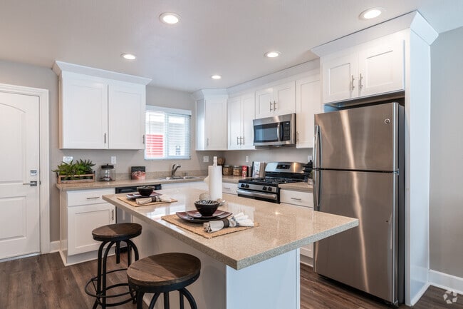 1BR, 1BA - 625SF Model - Kitchen
