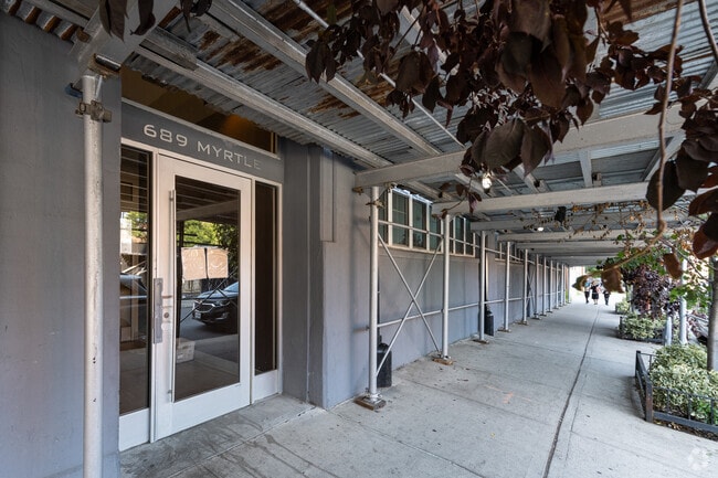 Photo - 689 Myrtle Ave