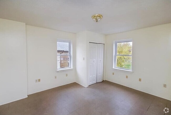 Building Photo - 58 W Askren St Rental