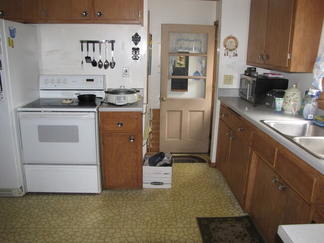 Photo - Great location in Richfield,*3Bed*1Bath single family home Avail Aug. 1