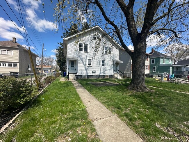 Fenced backyard - 2037 Floral Ave