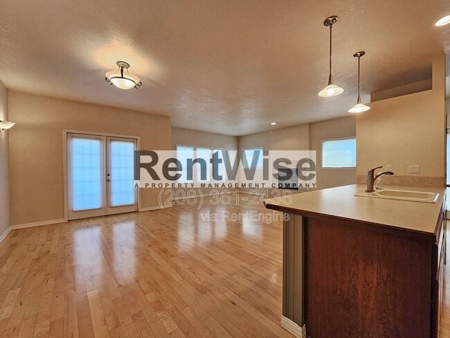 Photo - 318 W Highland St