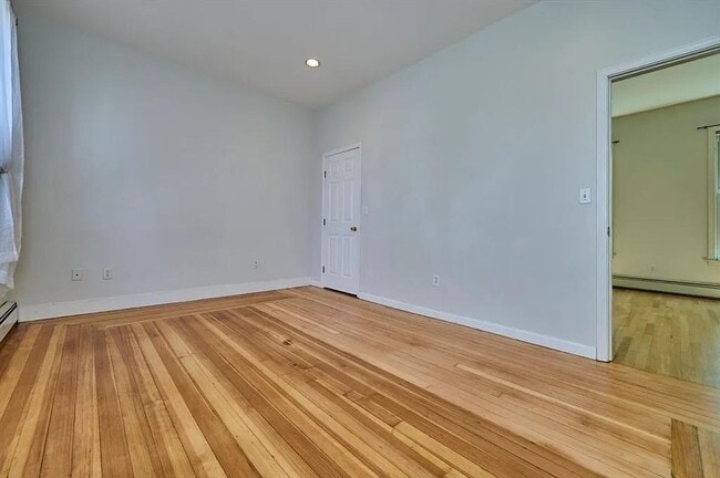 Photo - 220 Windsor St