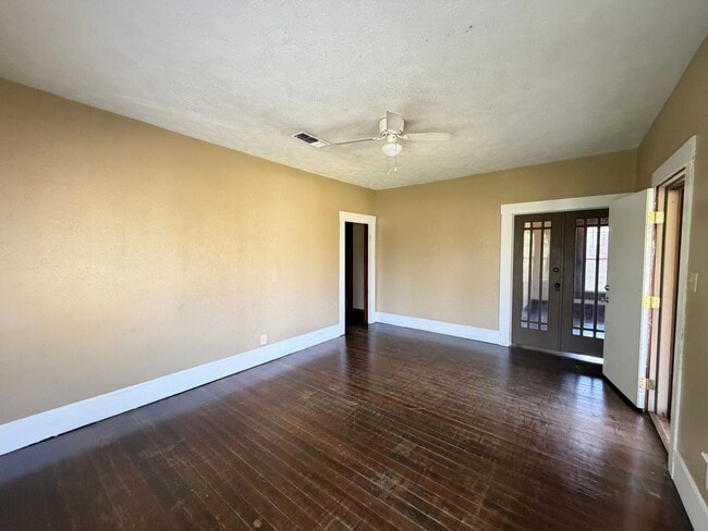 Photo - 4 bedroom 2 bath house!