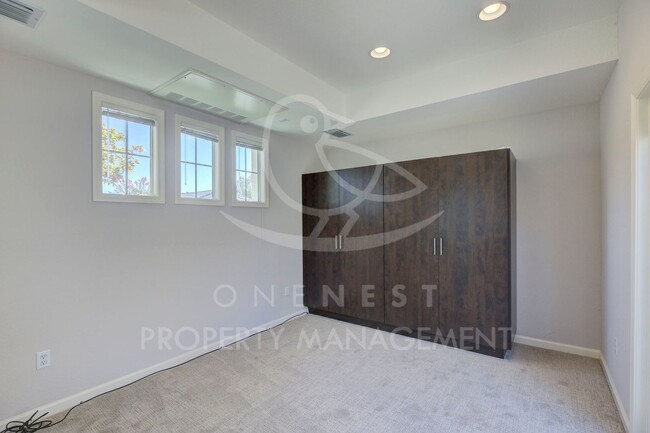 Photo - 400 Lilypond Ln