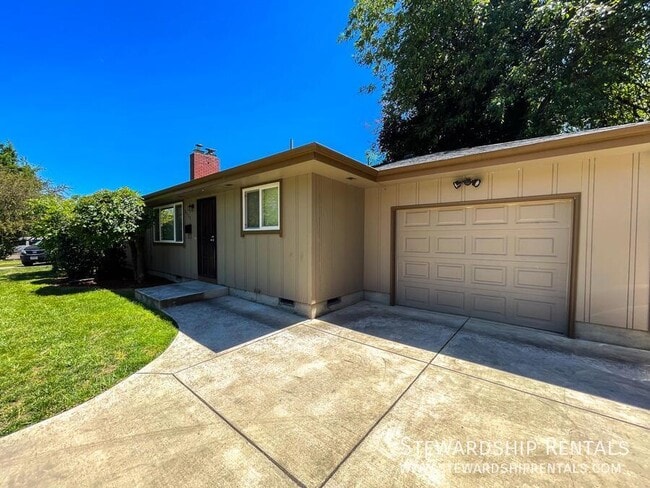 Building Photo - 2120 W 18th Ave