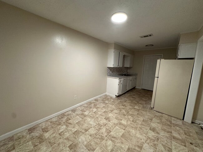 Photo - 1500 S Commerce Ave Unit Apt D