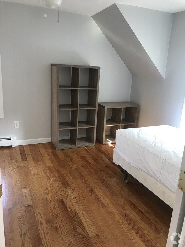 Building Photo - 105 Broadway Unit 2 Rental