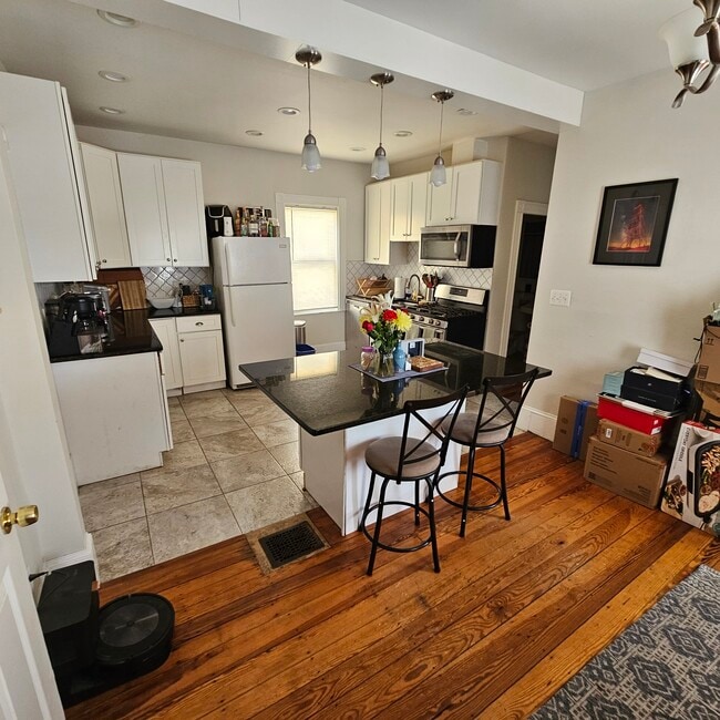Building Photo - 544 Trapelo Rd Unit 2
