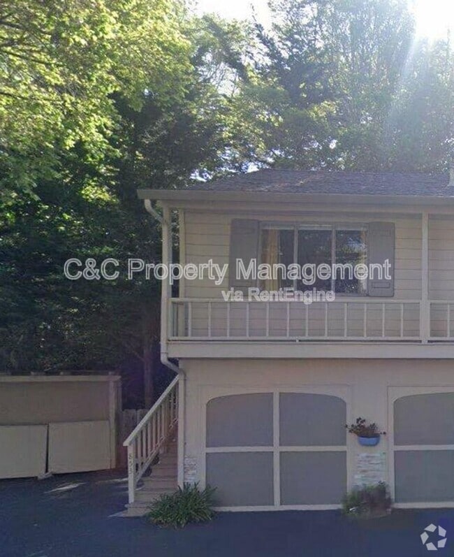 Building Photo - 853 Pacific St Rental