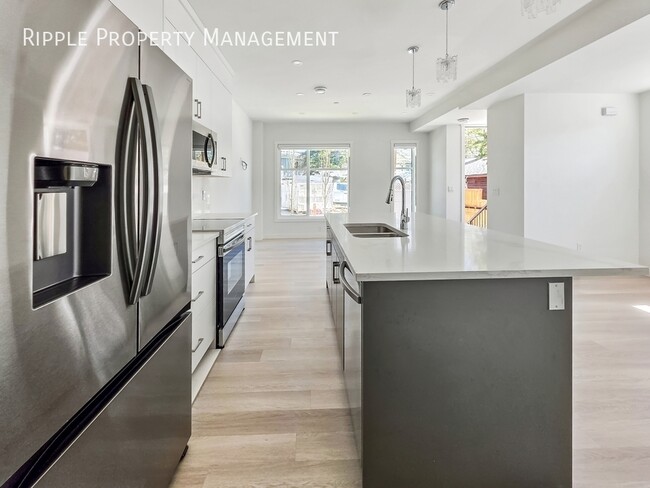 Photo - BRAND NEW SPACIOUS 3 BEDS, 2.5 BATHS TOWNHOUSE | PRIME MONTGOMERY LOCATION NEAR THE RIVER