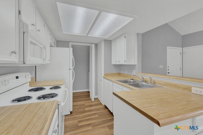 Building Photo - 1013 Chestnut St Unit D