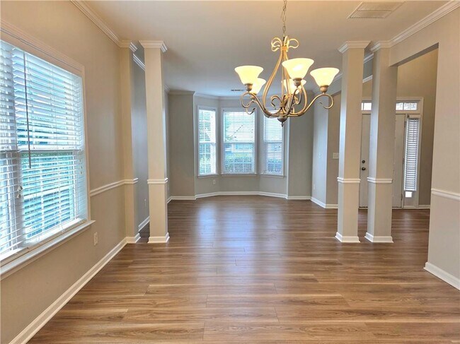 Photo - 621 Roxtree Ct NE