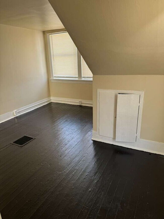 Photo - Spacious 2 Bedroom Home for Rent – Updated & Move-In Ready!