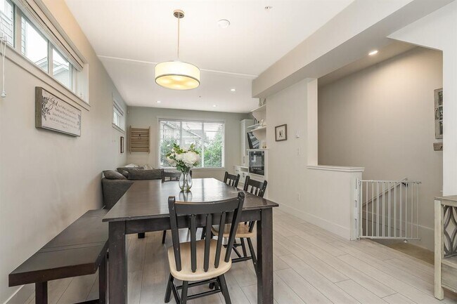 Photo - 21150-21150 76A Ave