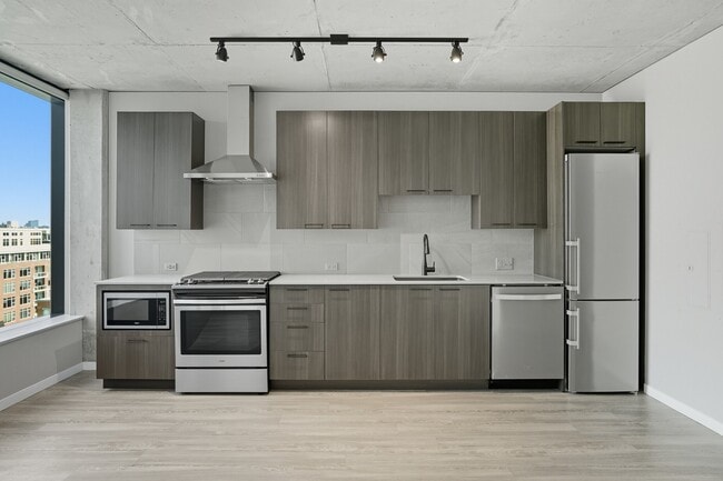 Photo - 933 W Washington Blvd