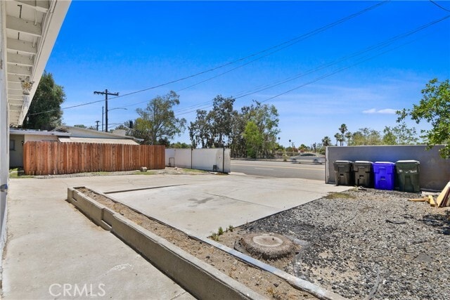 3008 N Arrowhead Ave