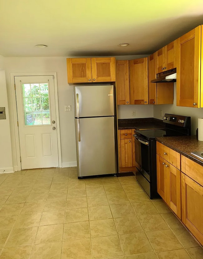 Kitchen - 3500 Rogers St