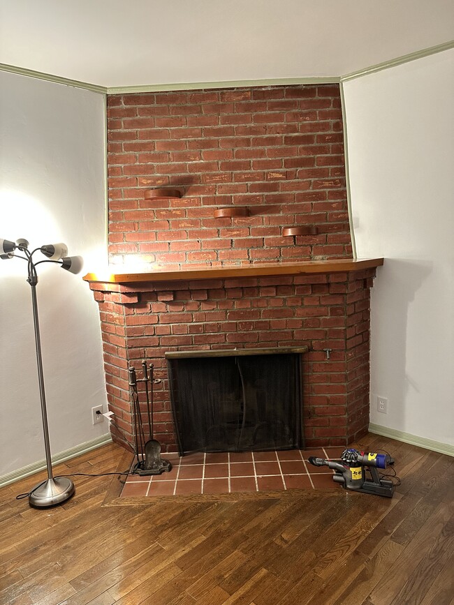Fireplace - 4068 Lincoln Ave