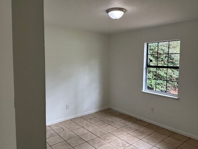 260 White Oak Dr