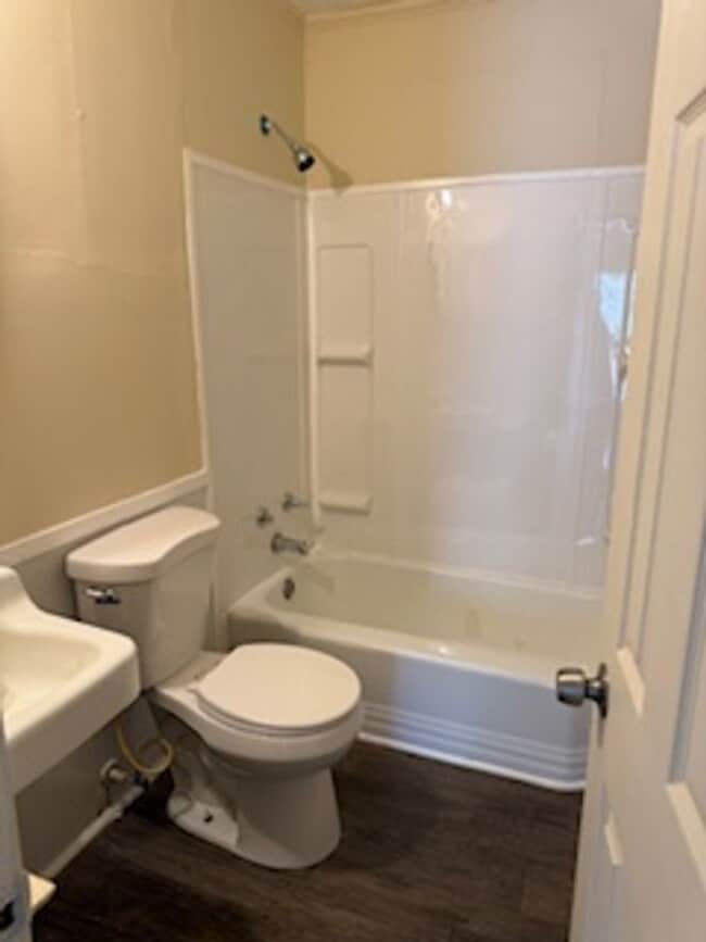 Photo - 746 Whitlock St