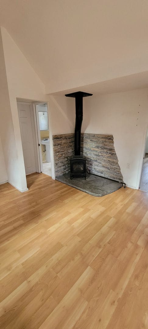 Photo - $1500 Cute 1 bedroom 1 bath unit above garage on quiet street