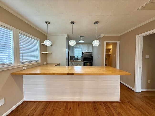 2519 Paul Quinn St