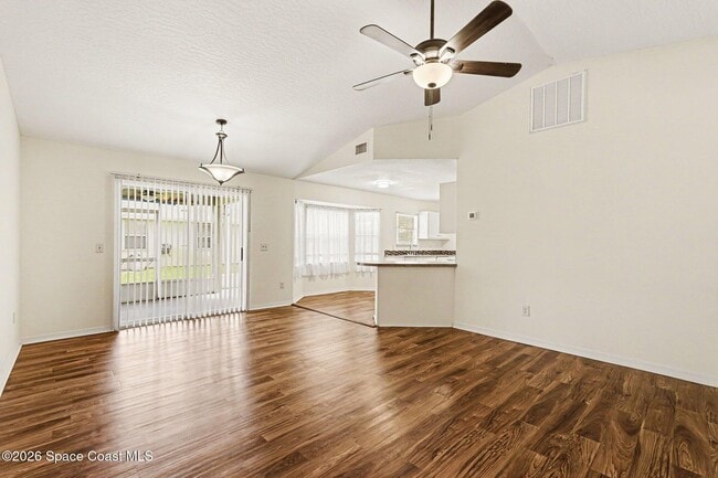 Photo - 880 Vocelle Ave