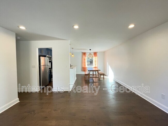 Photo - 2867 Joyce Ave