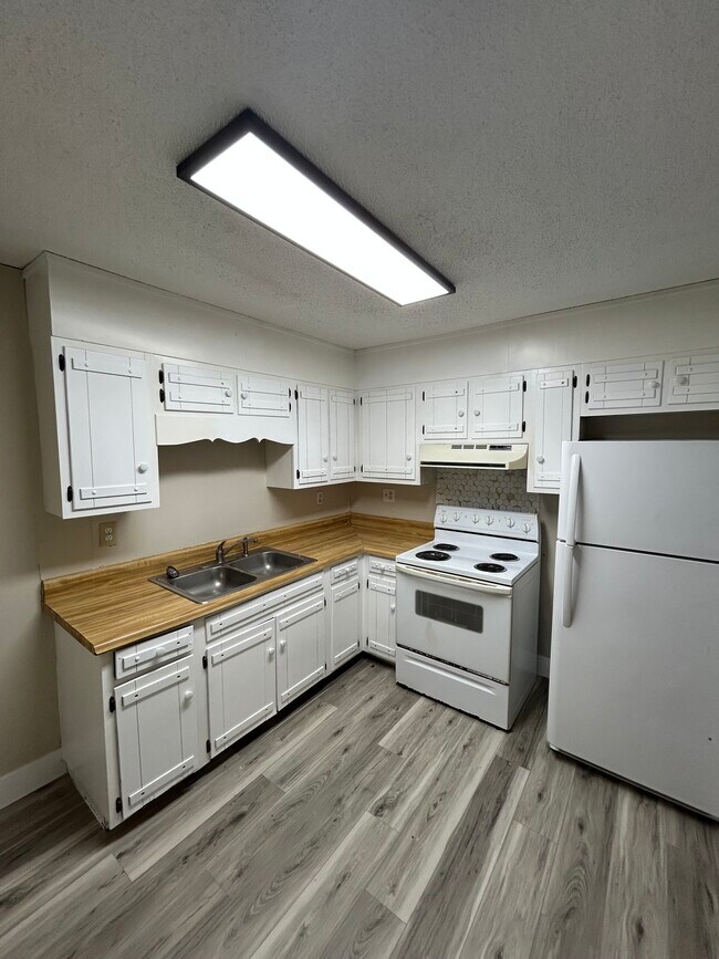 Photo - 572 Highland Dr SW Unit 8