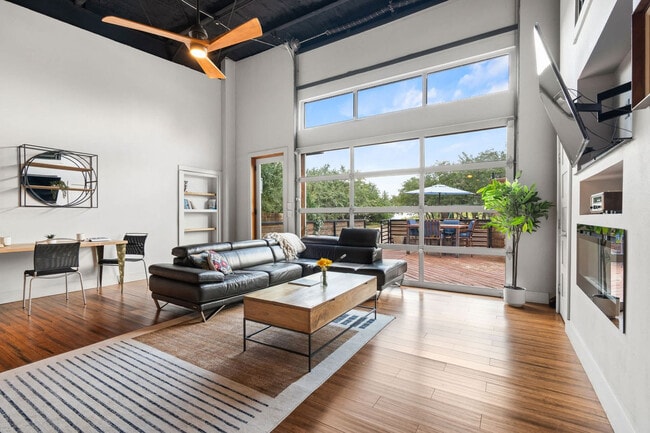 Building Photo - 9801 Mor Dr Unit ID1372962P