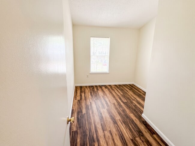 Photo - 853 Saint Michaels Dr