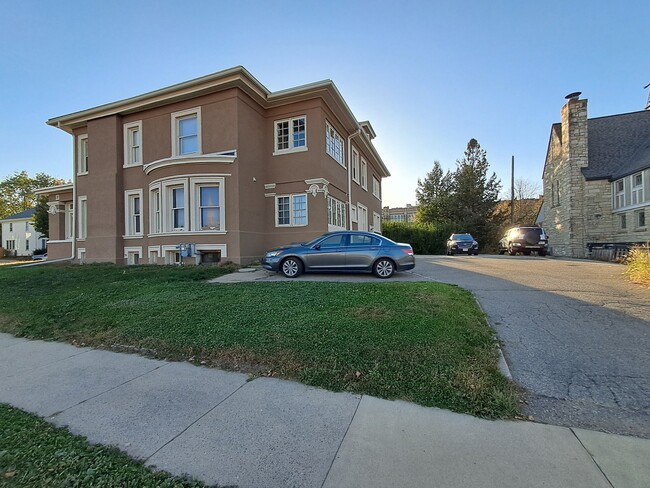 Photo - 300 2nd Ave SW Unit 4