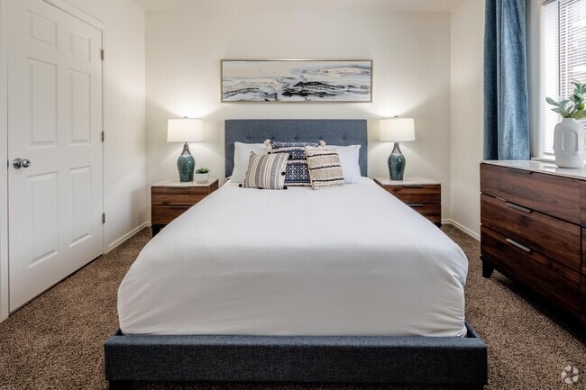 1BR, 1BA - 693SF