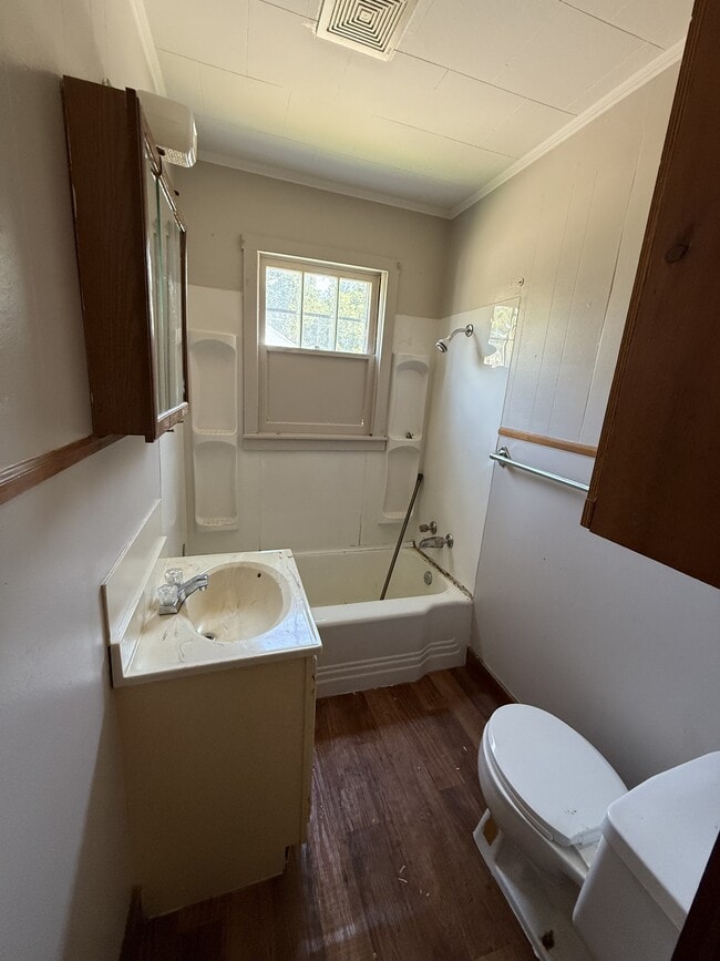 Photo - 347 S Cedar St