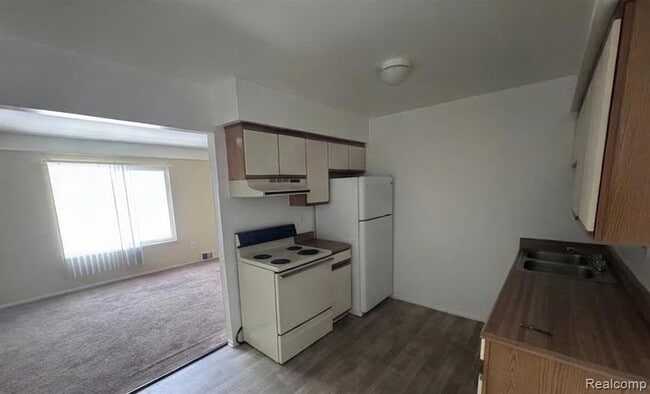 Photo - 16481 E 10 Mile Rd Unit 10