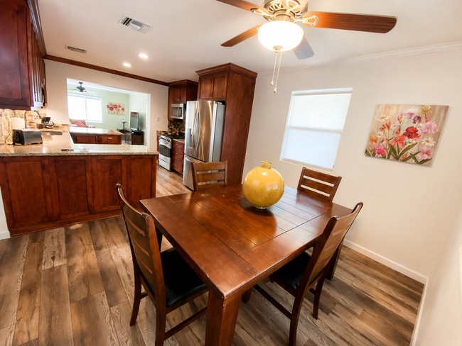 Photo - 1209 N M St