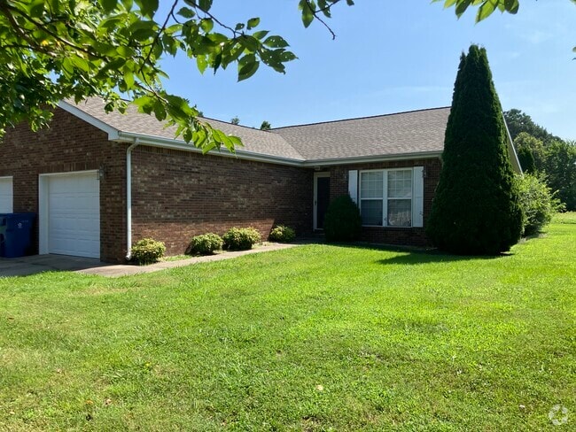 Building Photo - 905 Bagwell Dr Unit 905B Bagwell Drive Rental