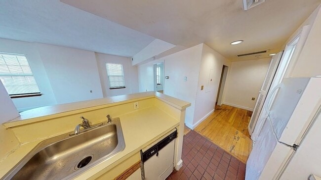 14 John Eliot Sq Unit 4E