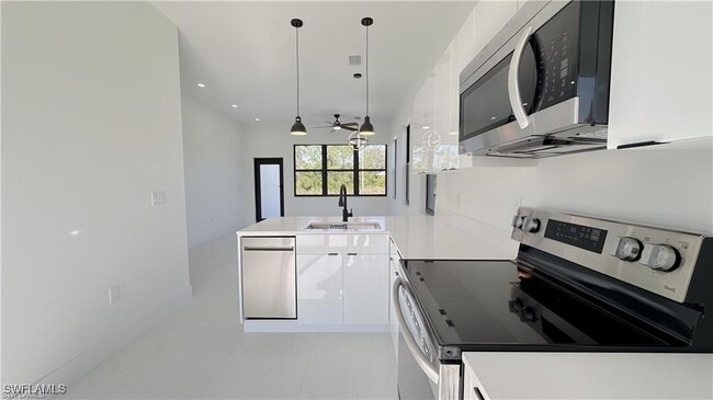 Photo - 714 Chambers St E