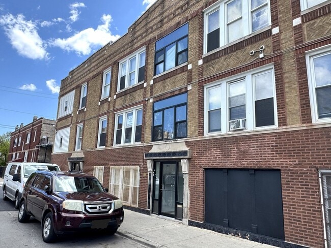 Building Photo - 3915 W Potomac Ave