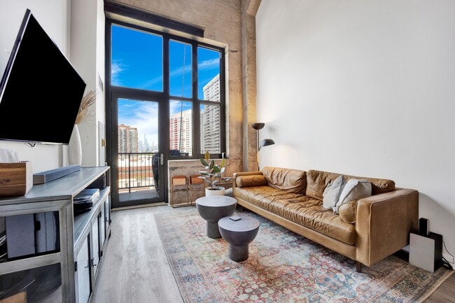 Photo - 320 E 21st St Unidad #  0604