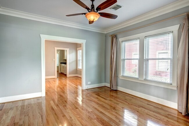 Photo - 2219 Singleton St
