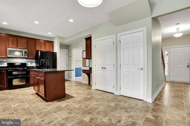 Photo - 515 Waterdale Dr