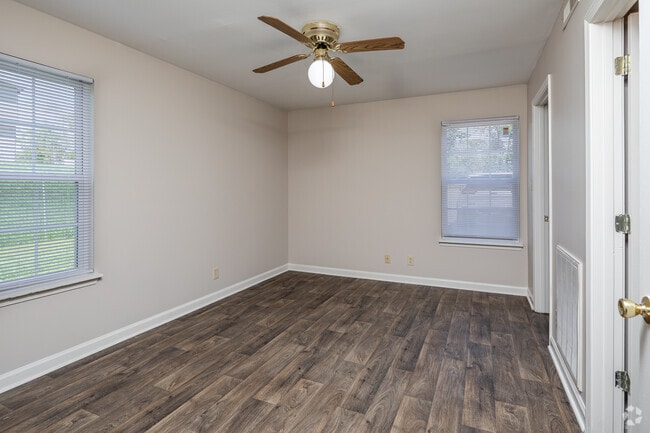1BR, 1BA - 600SF - Bedroom