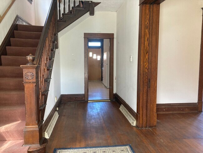 Photo - 212 Grand St