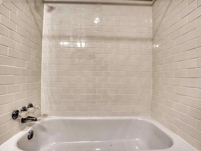 Photo - 530 S Bond St Unit 530 S Bond St Apt 3