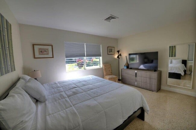 Photo - 3201 NE 23rd St