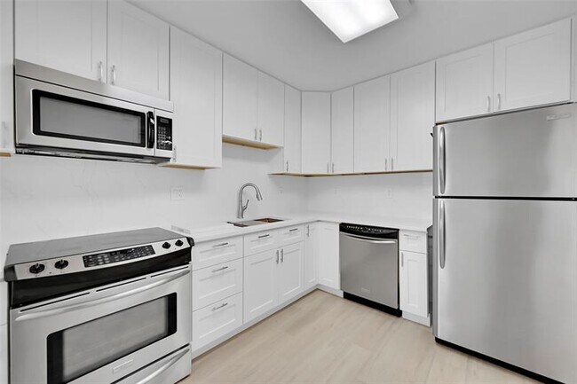 Photo - 2801 N Palm Aire Dr Unit 201