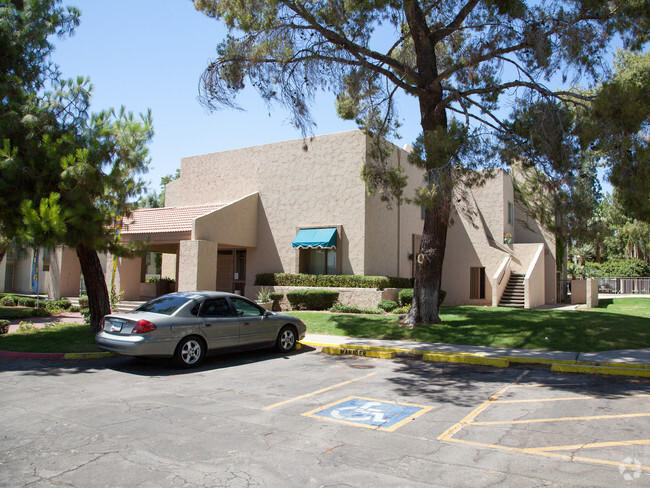 Los Compadres - Los Compadres Apartments